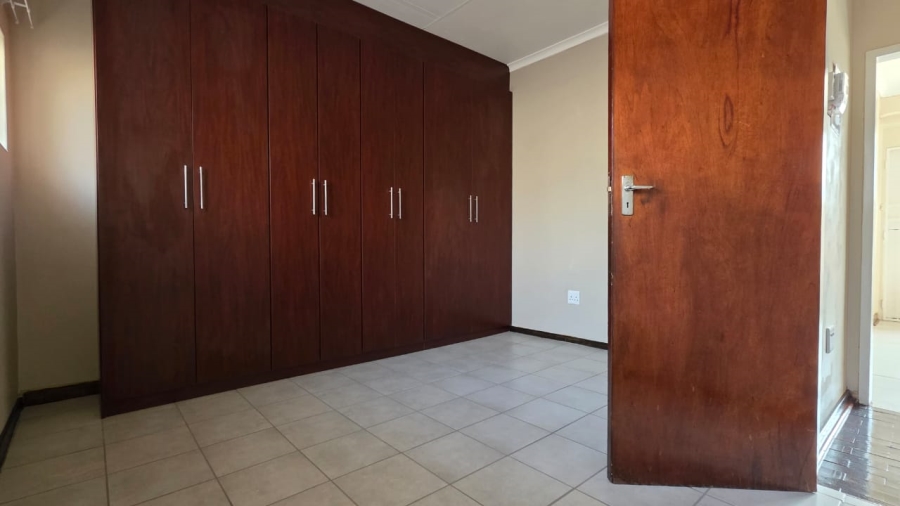 To Let 3 Bedroom Property for Rent in Flamwood North West